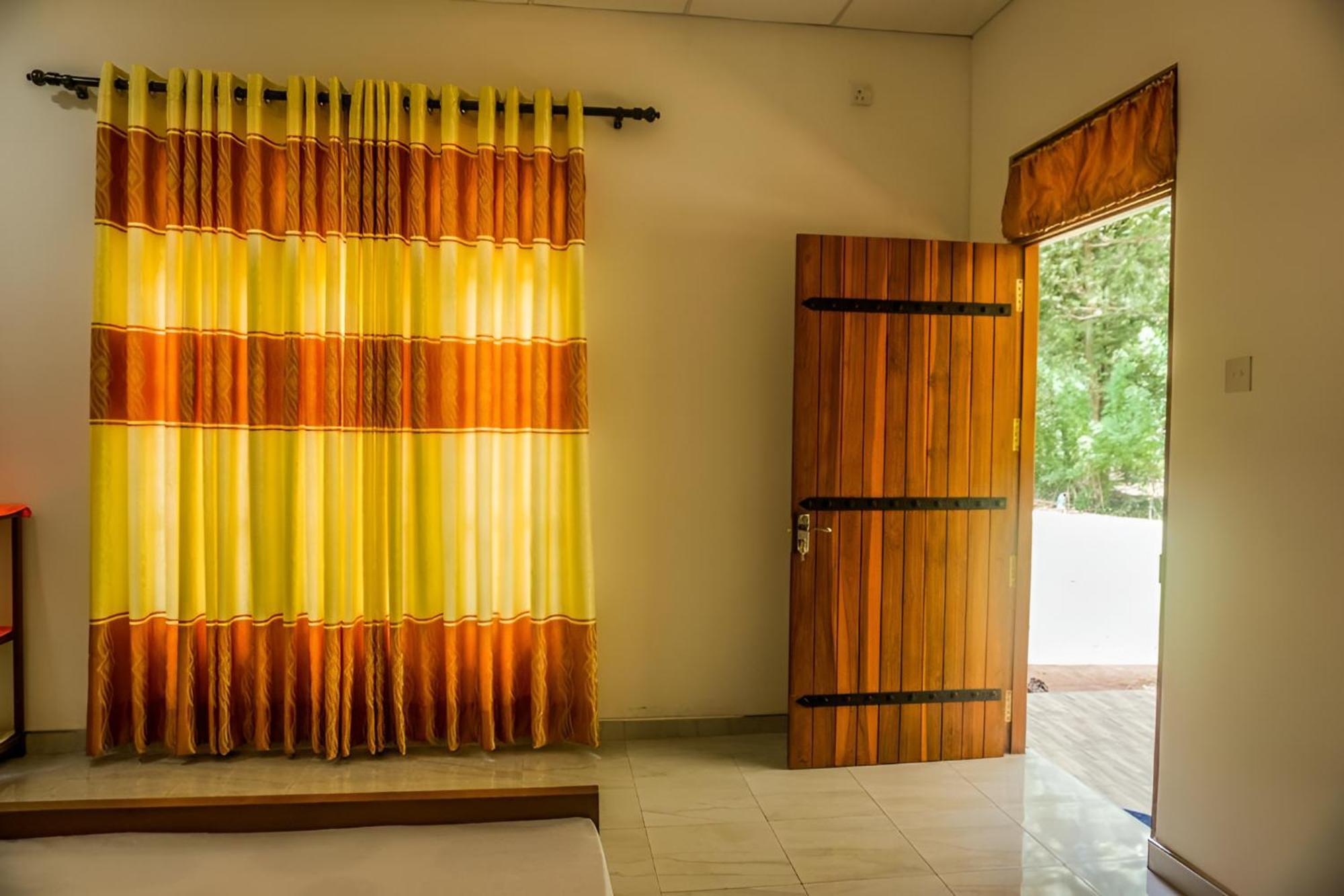 Little Ele Safari Lodge ウダワラウェ エクステリア 写真
