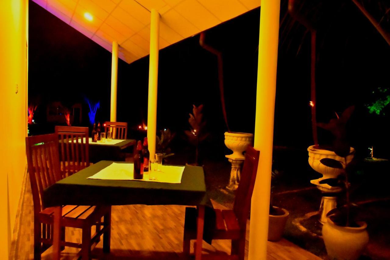Little Ele Safari Lodge ウダワラウェ エクステリア 写真